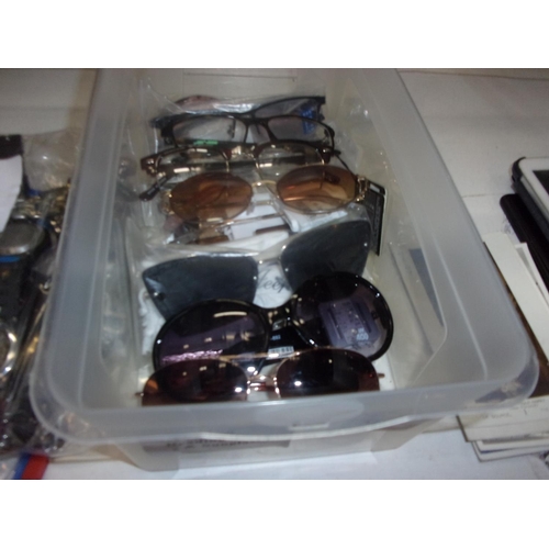 287 - BOX OF GLASSES/SUNGLASSES