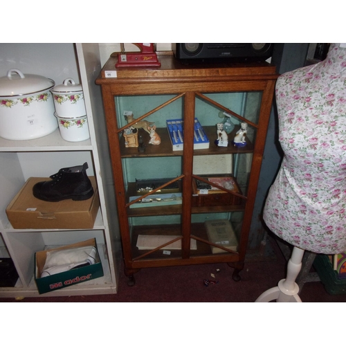 66 - CHINA CABINET