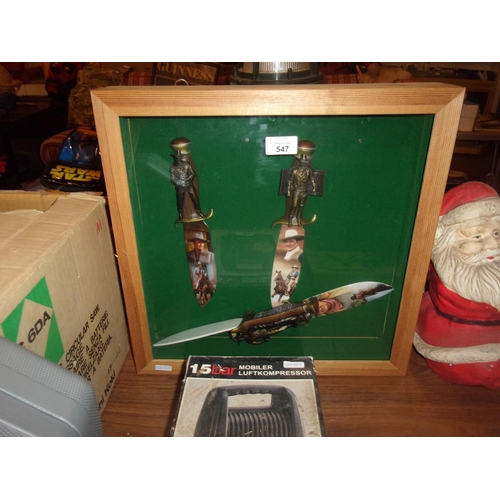 547 - DISPLAY CASE + JOHN WAYNE KNIVES