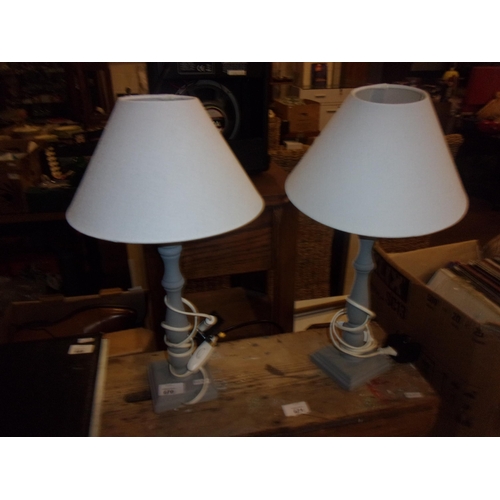 670 - PAIR OF LAMPS