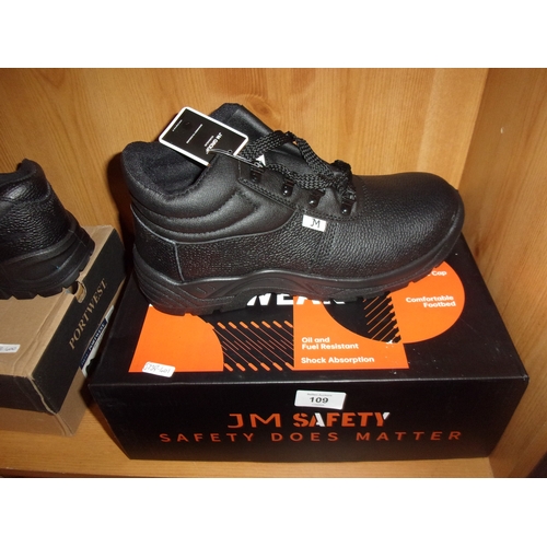 109 - SAFETY BOOTS SIZE 10