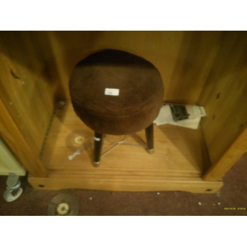 150 - RETRO STOOL