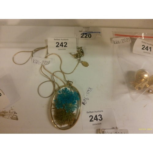 242 - GOLD TONE OVAL PENDANT WITH DRIED FLOWER INSERT ON CHAIN