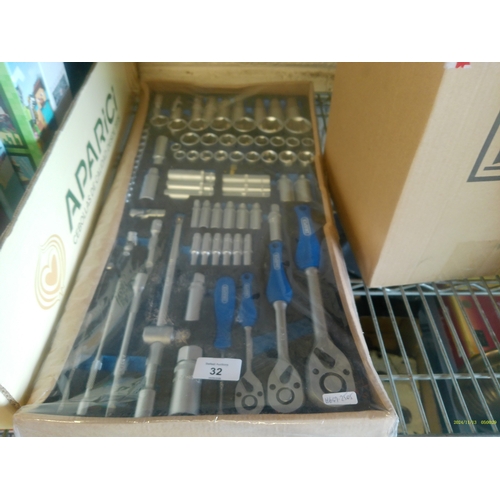 Lot 32        
