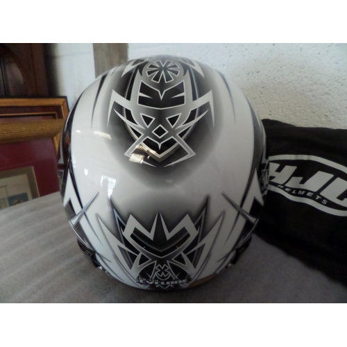 82 - HJC Black and White Motorcycle Helmet CS-12N Cyclone Model with Visor and Protective Bag Size XL