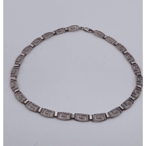 39 - A Heavy .925 Silver Greek Key Design Necklace 24.8grms - approx 43cm