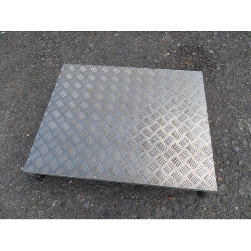 84 - Non Slip Metal Step