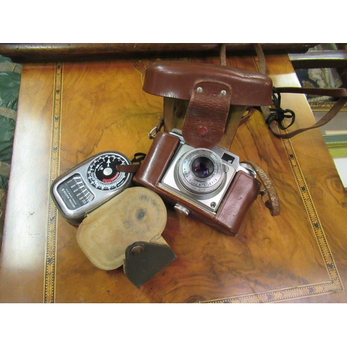 136a - A Vintage Pronter SVS Camera and Lightmeter