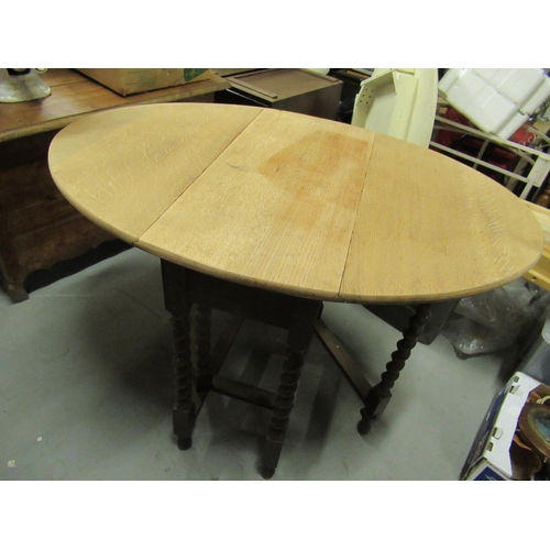 521 - A Small Gate Leg Table