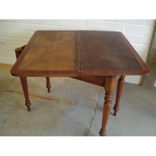 268 - Extendable Wooden Swivel Card Table