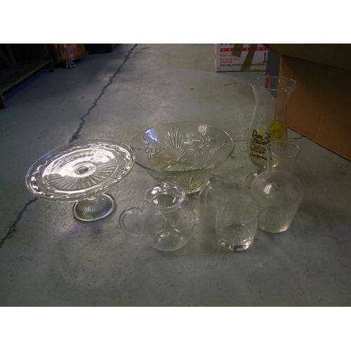 624 - A Box of assorted Glassware including a cake stand