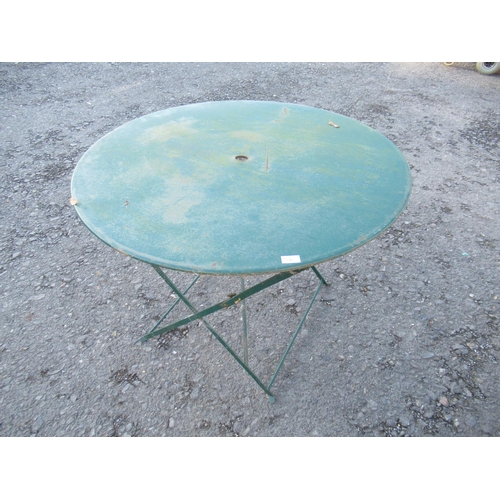 667 - Green Metal Garden Table