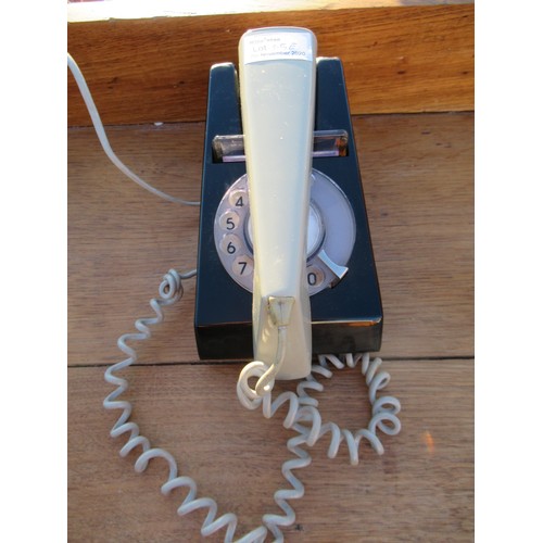 65e - Black Retro Telephone