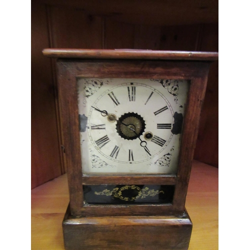 59 - American Clock with Key ( 29cm)