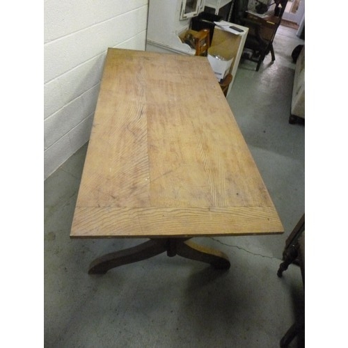 114 - An Oak Topped Farmhouse Table with Curved Cross Legs 167 x 82 x 72cm