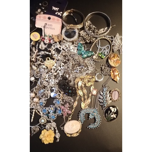 104 - A Large Quantity of Costume Jewellery