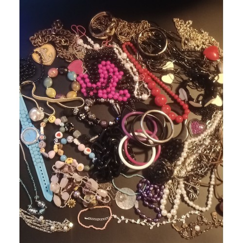 108 - A Large Quantity of Faux Bijou Jewellery