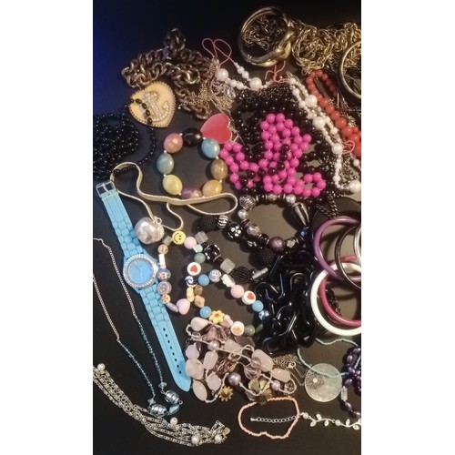 108 - A Large Quantity of Faux Bijou Jewellery