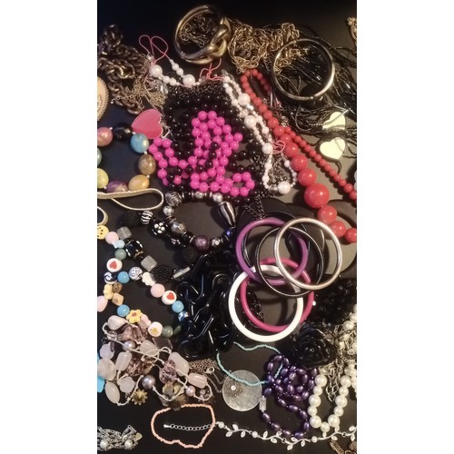 108 - A Large Quantity of Faux Bijou Jewellery