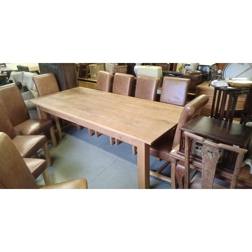 200 - A Beautiful, Contemporary Solid Oak Table with 10 x Tan leather upholstered chairs - 1.08m x 2.44m (... 