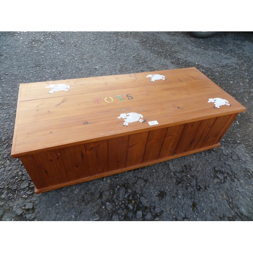 616 - Pine Toy/Storage Chest on Casters