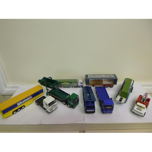 112 - A Box of model Vehicles, Trailers and Trucks including Matchbox etc