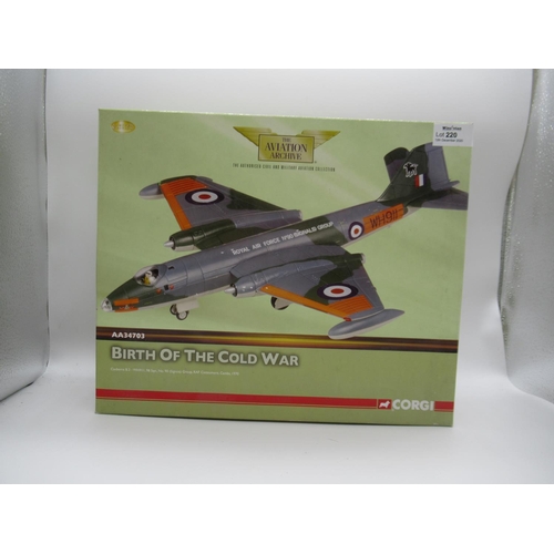 Corgi Aviation Archive 1:72 AA34703 Canberra B2 WH911 98 Sqn No.90
