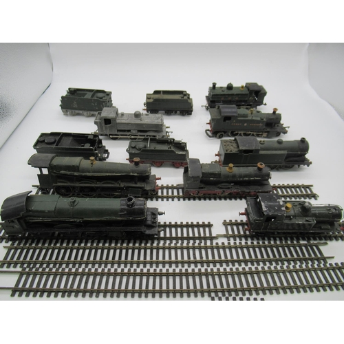 410 - 8 x Assorted 00 Gauge Railway engines with Tenders and track pieces - various conditions, most requi... 