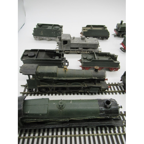 410 - 8 x Assorted 00 Gauge Railway engines with Tenders and track pieces - various conditions, most requi... 