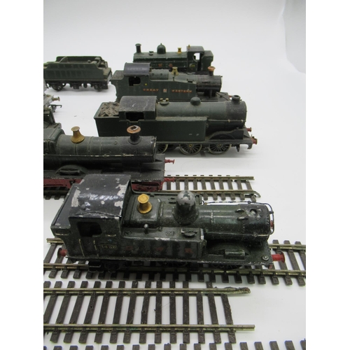 410 - 8 x Assorted 00 Gauge Railway engines with Tenders and track pieces - various conditions, most requi... 