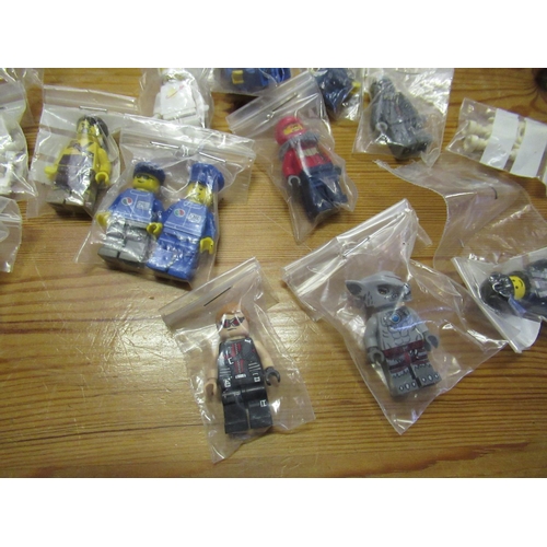 411 - 54 x Lego Mini Figures