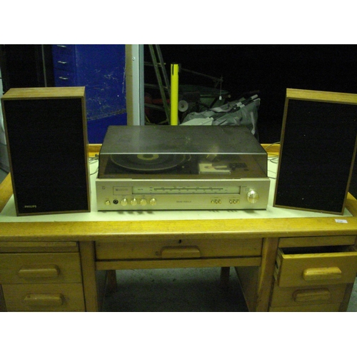 98 - Retro Philips Music Centre and Speakers