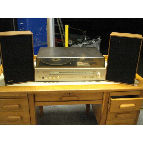 98 - Retro Philips Music Centre and Speakers