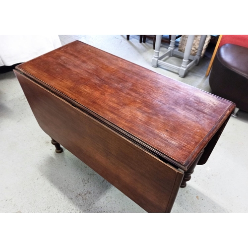 106 - Antique Mahogany Folding  Gateleg Table 138 x 104 x 72cm