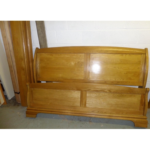 95 - A Solid Oak Bed Frame 226 x 190 x 110 cm