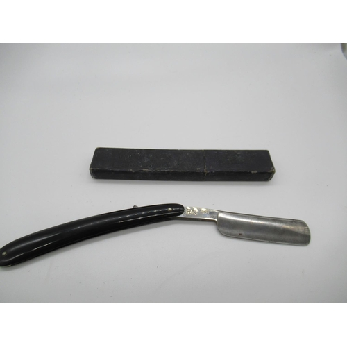 113a - 3 x Cut Throat Razors in Boxes Beagall & ERN