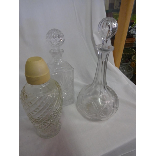 69a - A Collection of 5 x Decanters