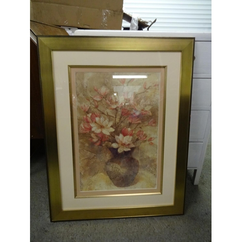 816 - A Large Gilt Framed Picture of a Vase of Flowers 72 x 92cm