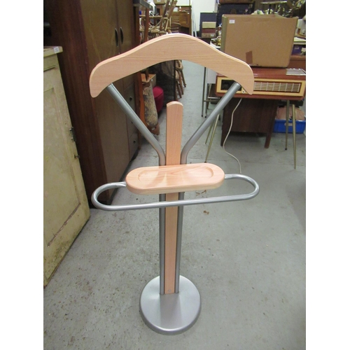 840a - A Silent Butler Clothes Stand