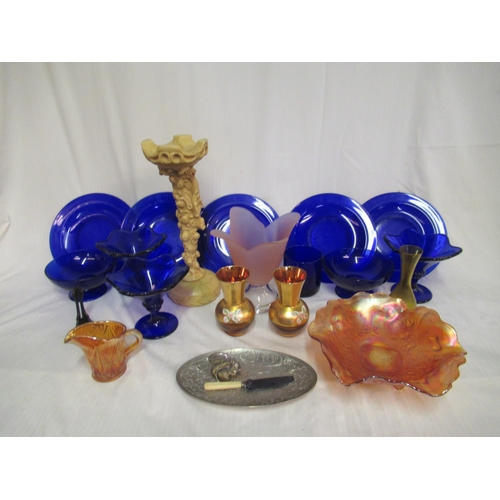 832b - A Quantity of Glassware Including Carnival Glass and Other Ornaments