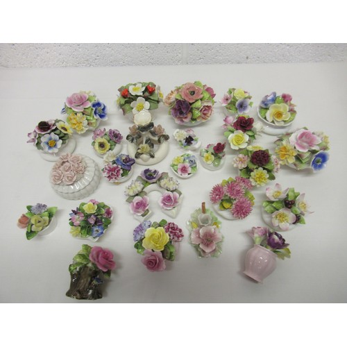 853 - A large quantity of porcelain flower posies - Royal Albert, Coalport etc. Appear in good order - all... 