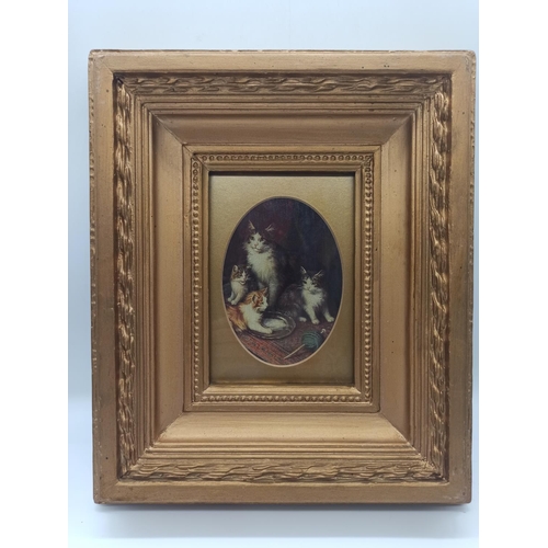 47c - A Print of a Mother Cat and Her Kittens in a Heavy Gilt Frame 29 x 35cm