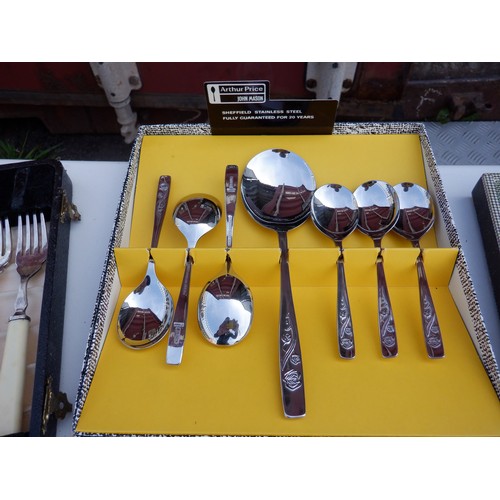 752 - 3 x Cutlery Sets  - 1 x Fish Set, 1 x Oyster Spoon/ Fork Set, 1 x Arthur Price Spoon Set Plus Other ... 