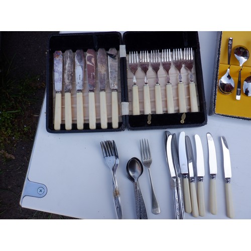 752 - 3 x Cutlery Sets  - 1 x Fish Set, 1 x Oyster Spoon/ Fork Set, 1 x Arthur Price Spoon Set Plus Other ... 