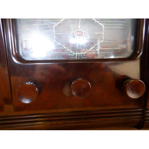 103 - Vintage GEC Radio in  Bakelite Case