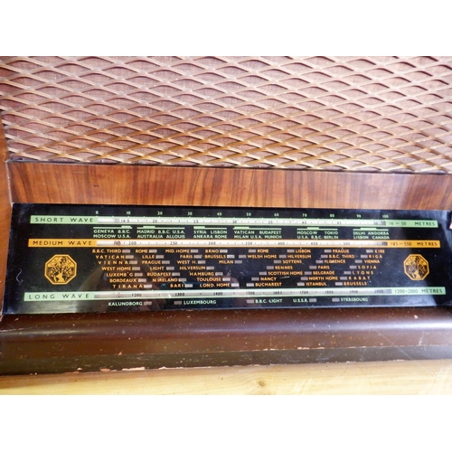 105 - Vintage Wooden Cased Radio - Product of Pilot Radio Ltd London UK