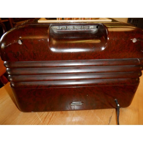 108 - Vintage Bush Bakalite Type Cased Radio 62/66089