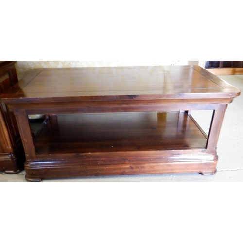 200 - An Oak Coffee Table 110 x 60 x 48cm