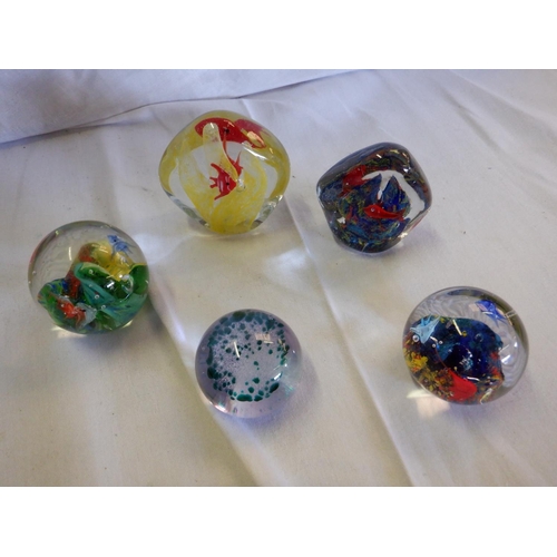 311c - 5 x Paperweights