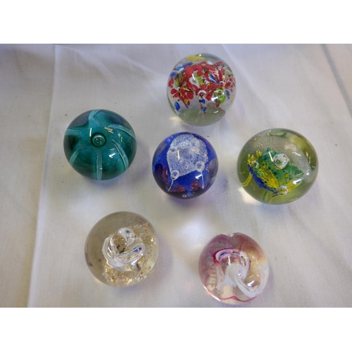 311d - 6 x Paperweights